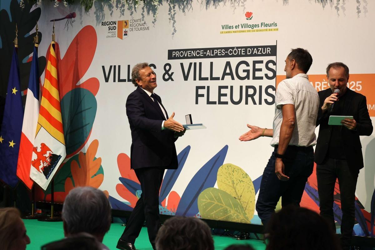 Villes et villages fleuris : une deuxième fleur qui récompense l’engagement des agents municipaux