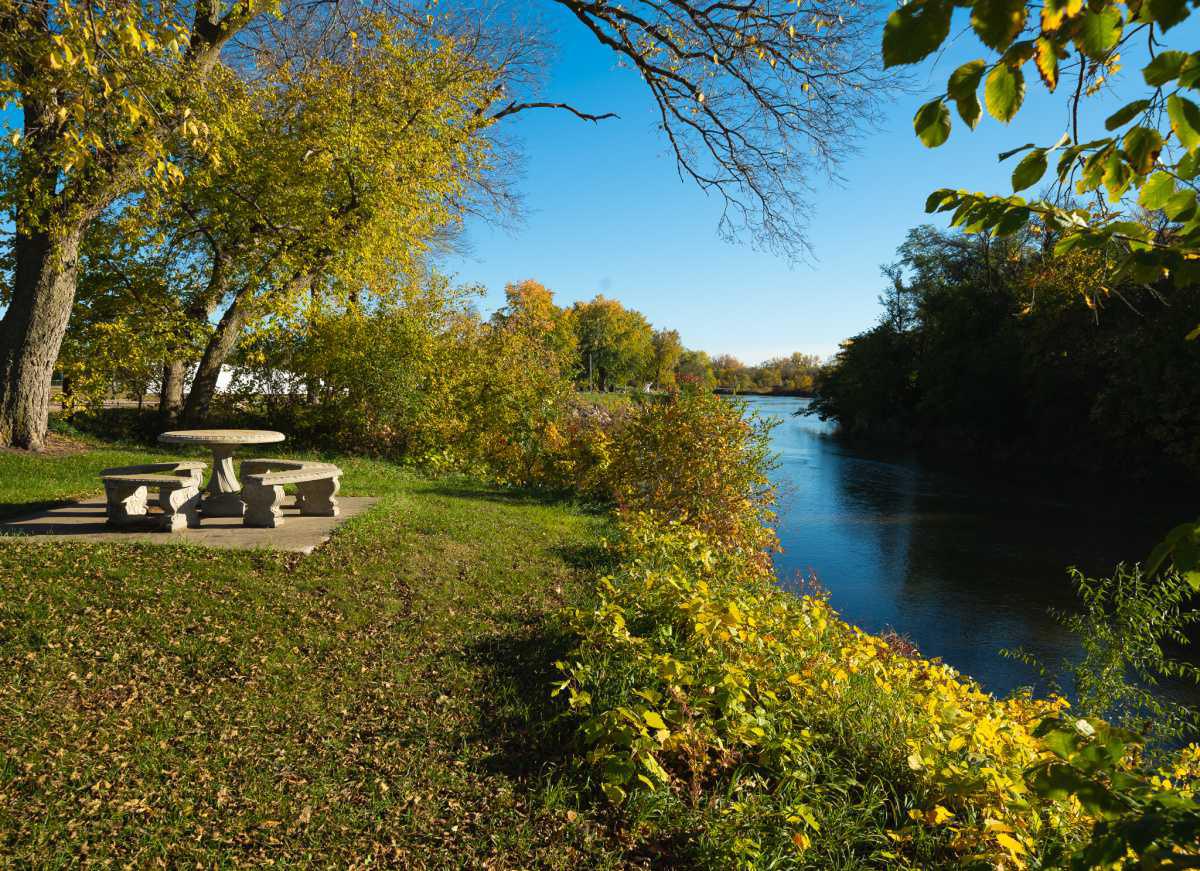 Riverside Park: Shade On Memorial