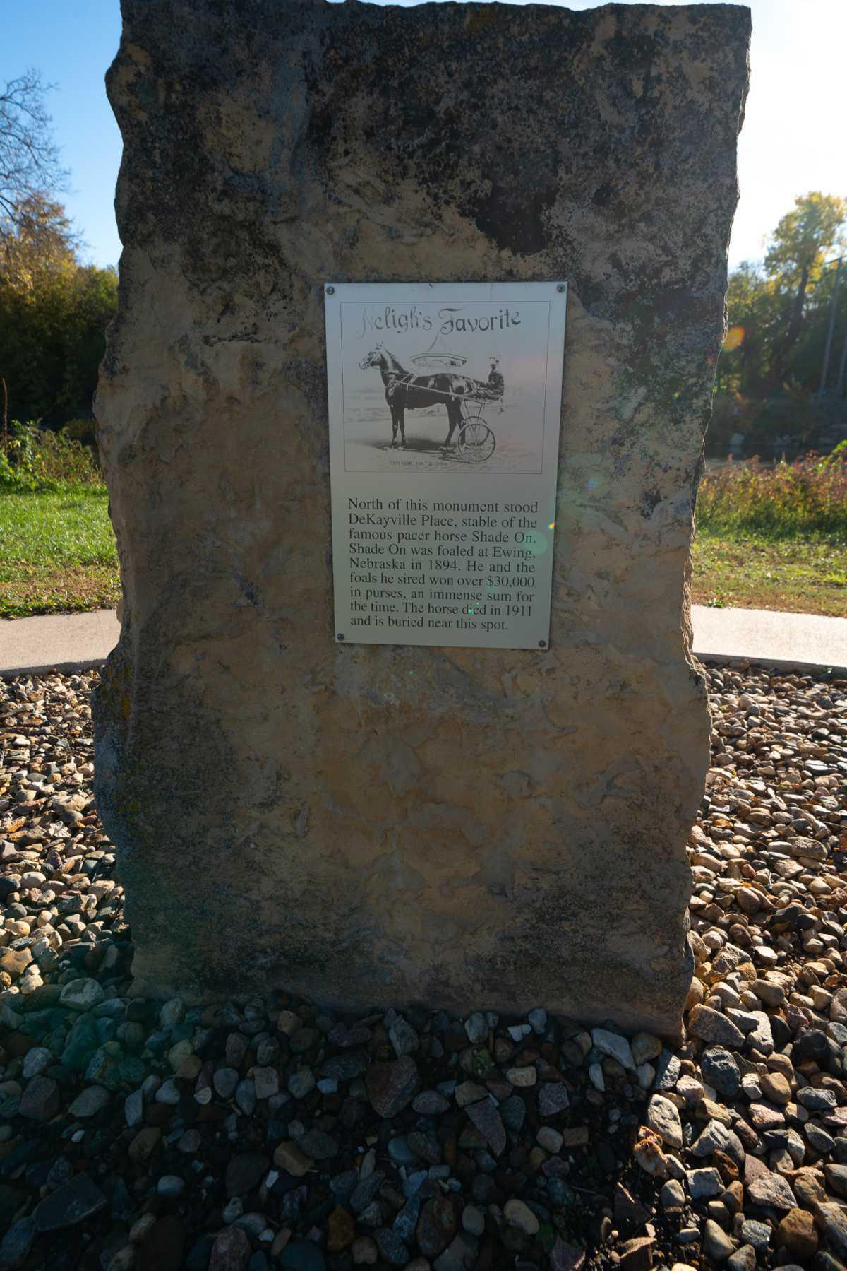 Riverside Park: Shade On Memorial Riverside Park: Shade On Memorial