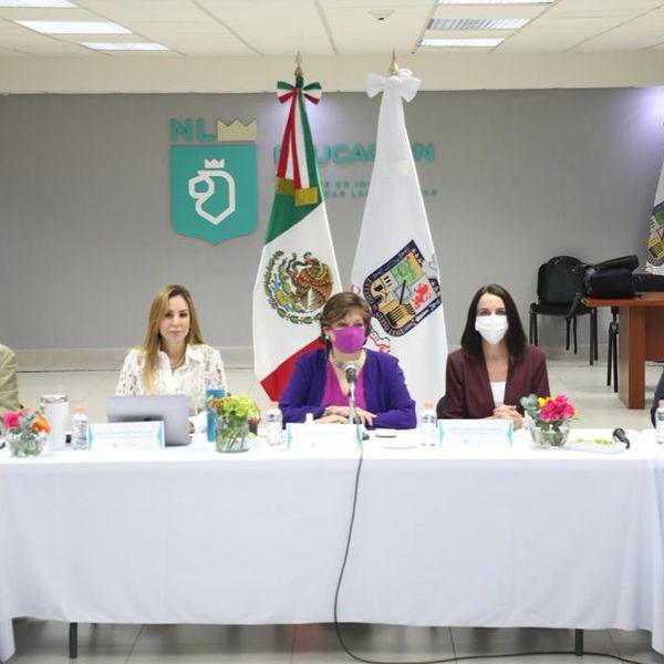 Reunión con Secretaria de Educación sobre vigilancia y mantenimiento de escuelas