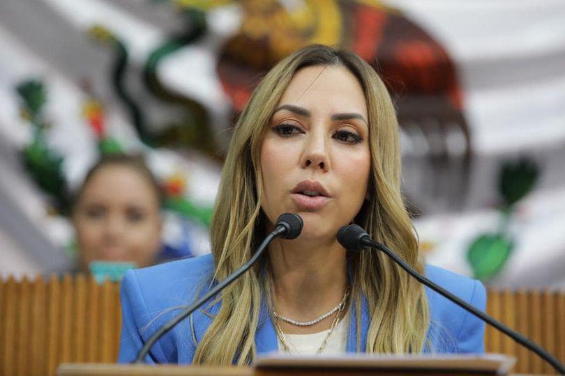 Hoy subimos a tribuna Hoy subimos a tribuna