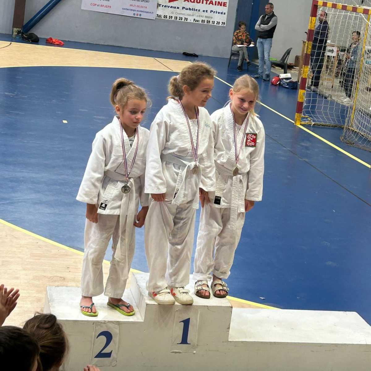 Tournoi du JCS a Nousty du 21/10/2023 ... Très bonne participation de tous vaillants petits champions de Lescar Judo ...