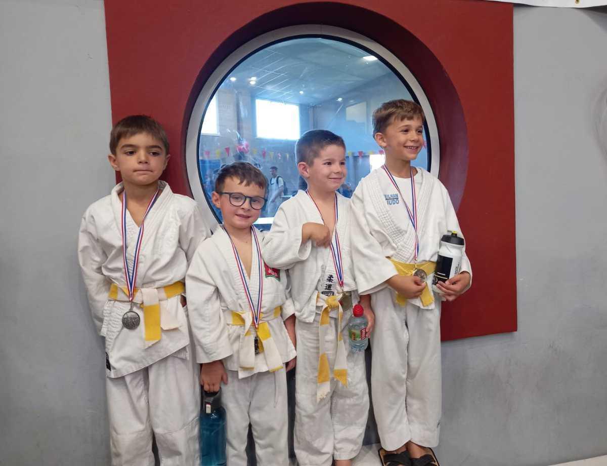 Tournoi du JCS a Nousty du 21/10/2023 ... Très bonne participation de tous vaillants petits champions de Lescar Judo ...