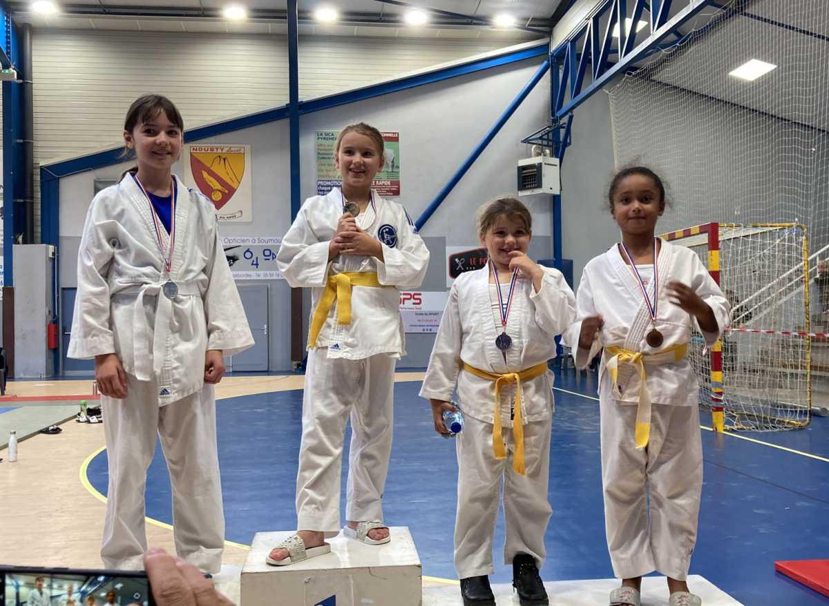 Tournoi du JCS a Nousty du 21/10/2023 ... Très bonne participation de tous vaillants petits champions de Lescar Judo ...