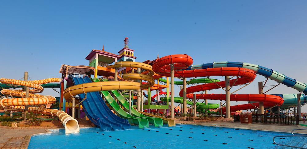 Charmillion Gardens Aqua Park ★★★★★