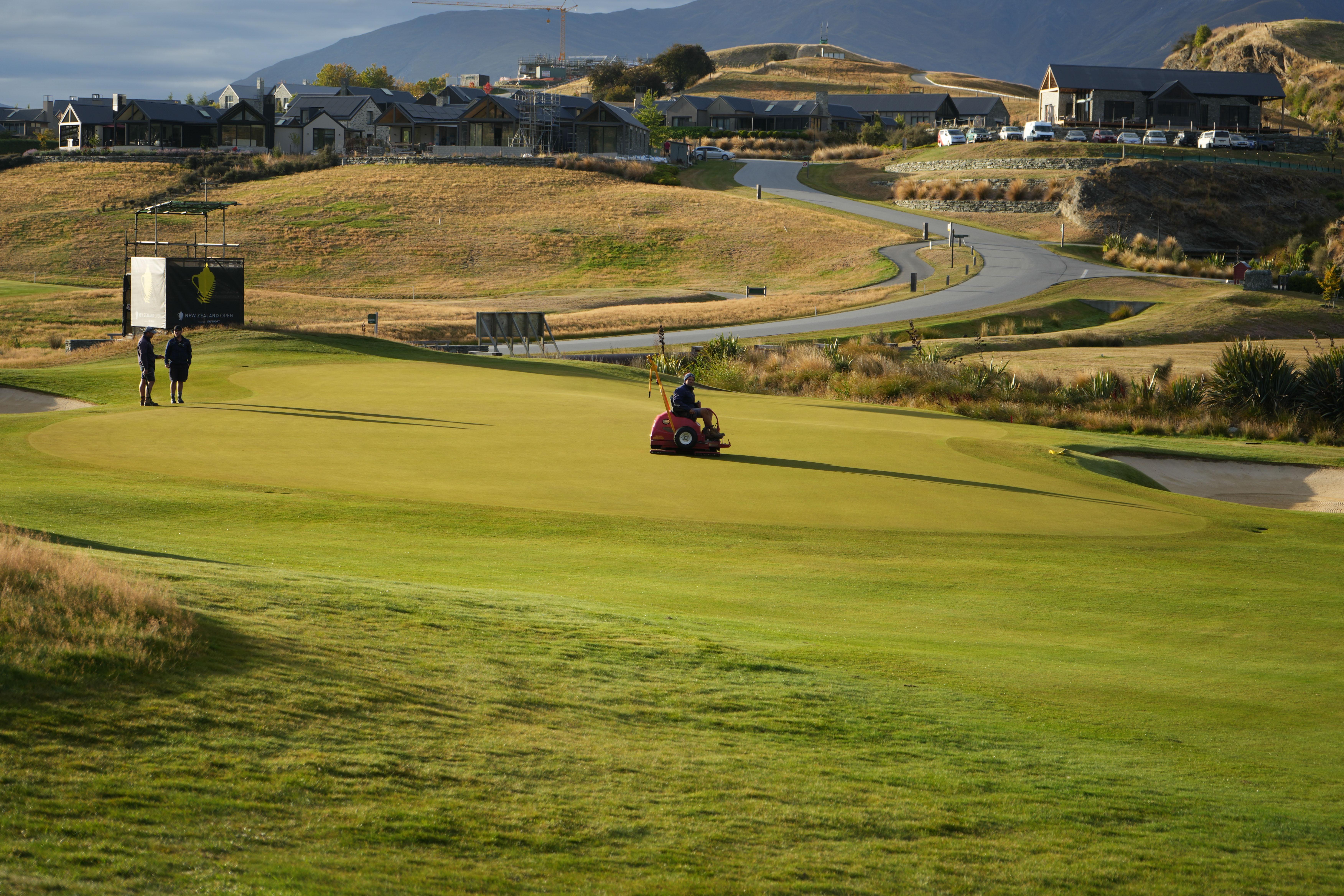 Greenkeeper in action at the New Zealand Open