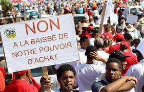 La Crise de la Vie Chère aux Antilles : Un Appel à la Mobilisation La Crise de la Vie Chère aux Antilles : Un Appel à la Mobilisation
