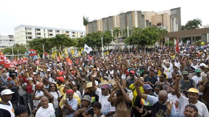 La Crise de la Vie Chère aux Antilles : Un Appel à la Mobilisation