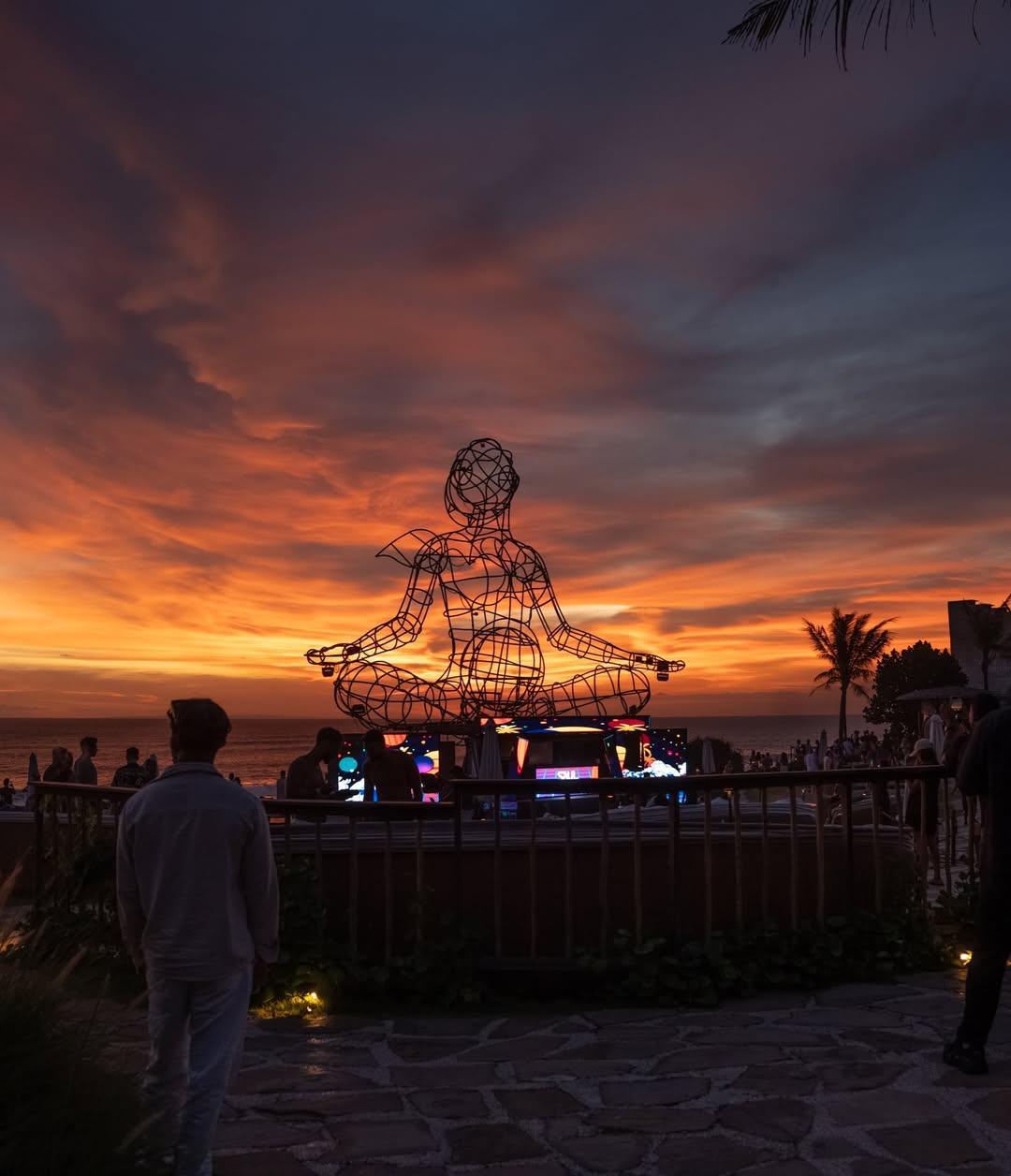 Luna Beach Club