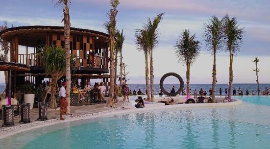 Moonstone Beach Lounge