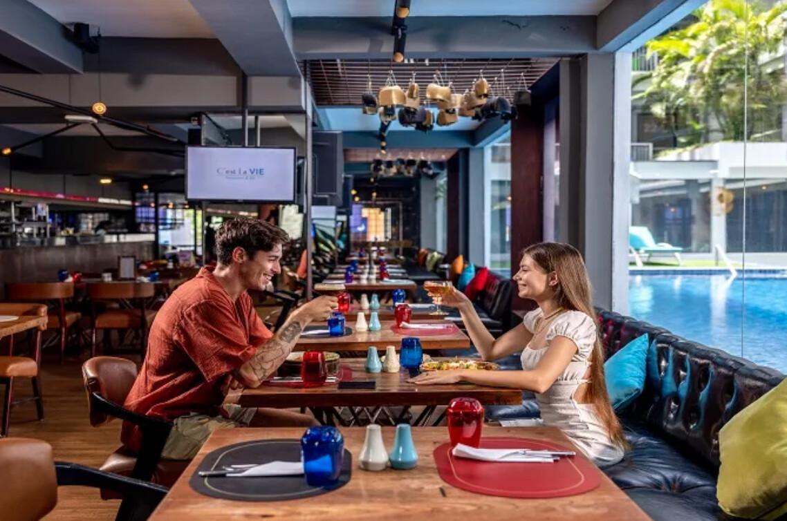 C'est La Vie Restaurant & Bar 