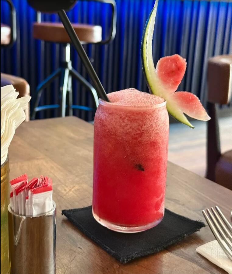 C'est La Vie Restaurant & Bar 