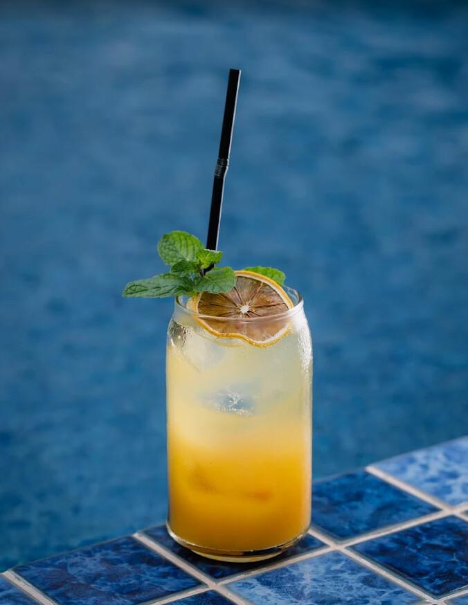 C'est La Vie Restaurant & Bar 