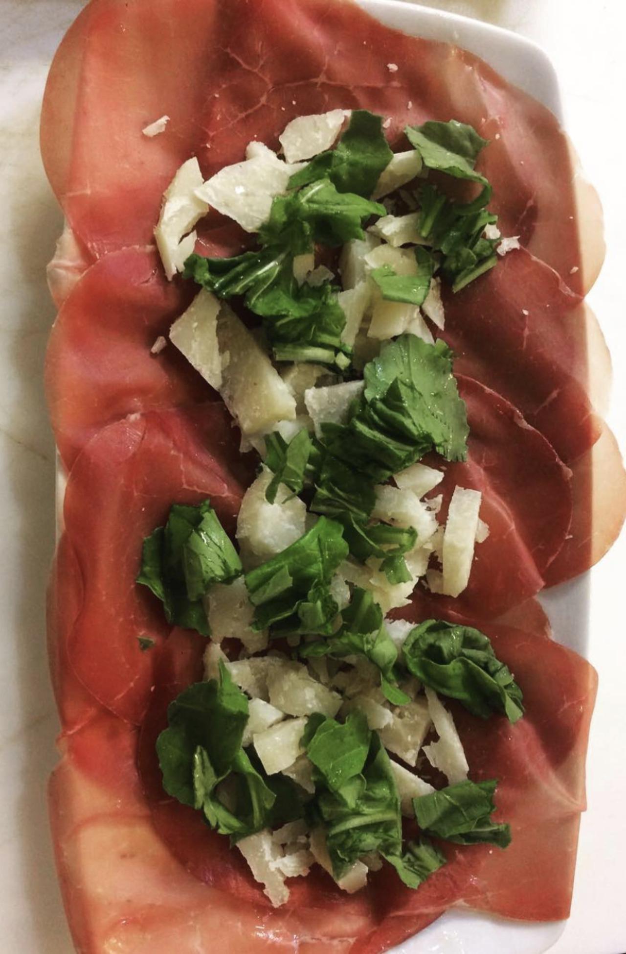 tagliere bresaola rucola e grana