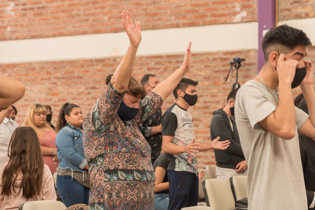 Amamos adorar a Jesús