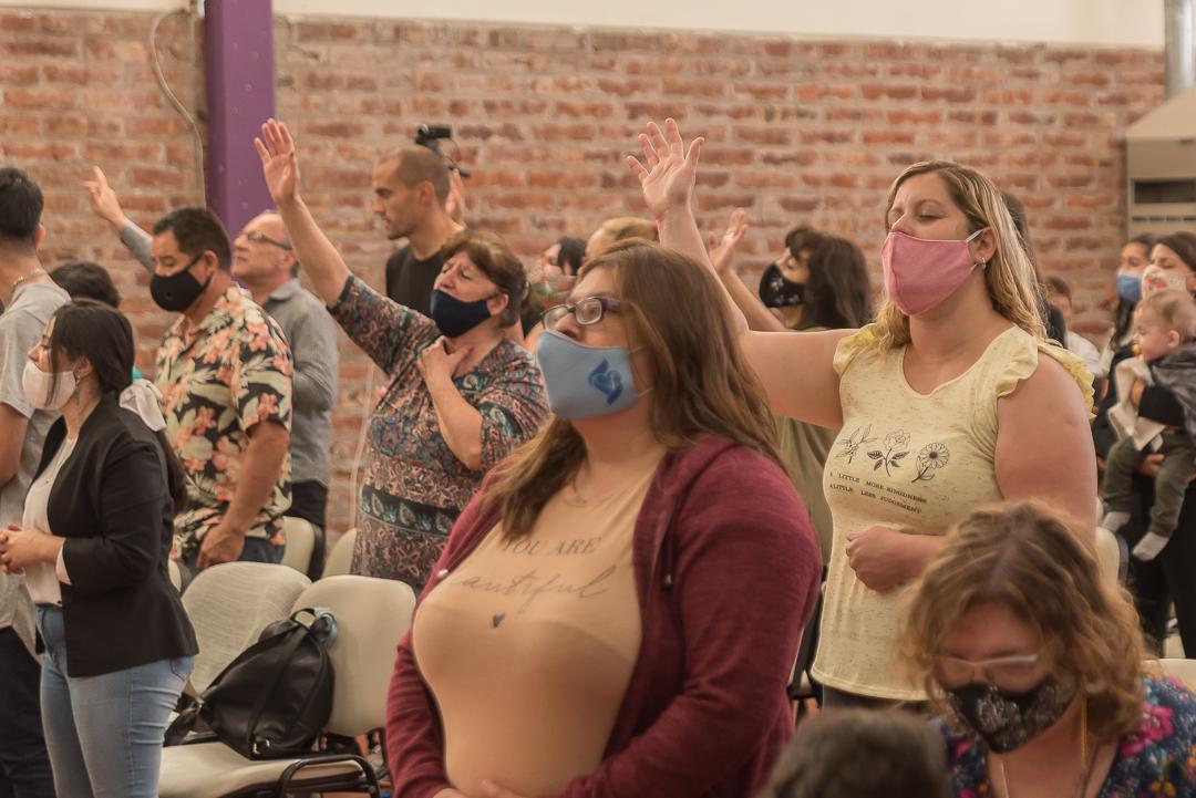 Amamos adorar a Jesús
