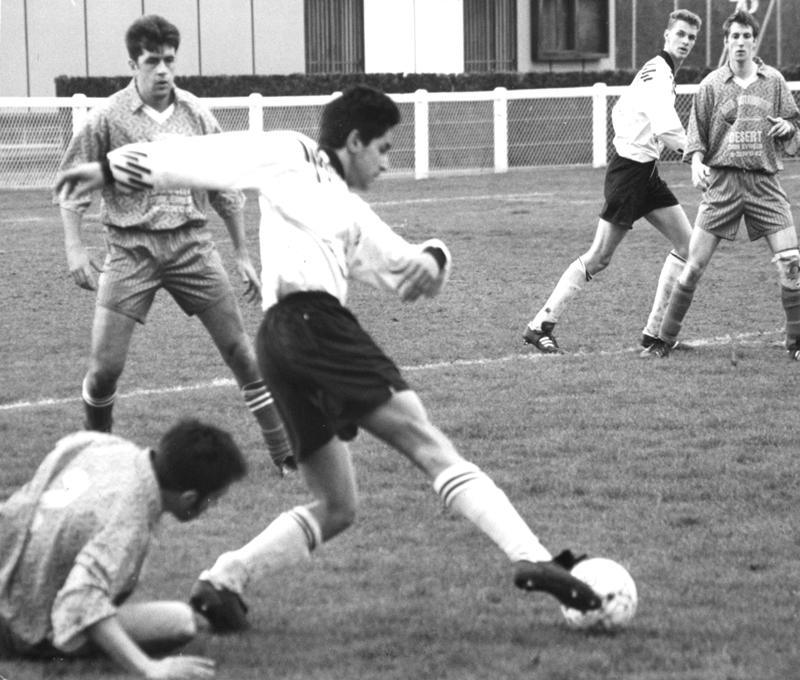 Quel geste, quel talent chez ce jeune footballeur, en qui l'on reconnaitra l'ami Messaoud