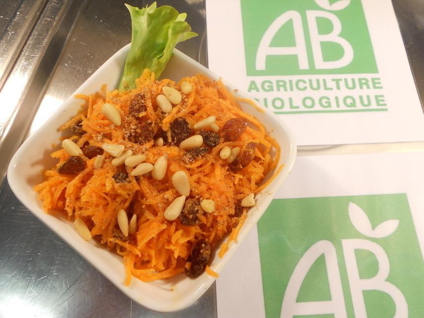 Salade de carottes rapées à l'huile de sésame et pignons de pain