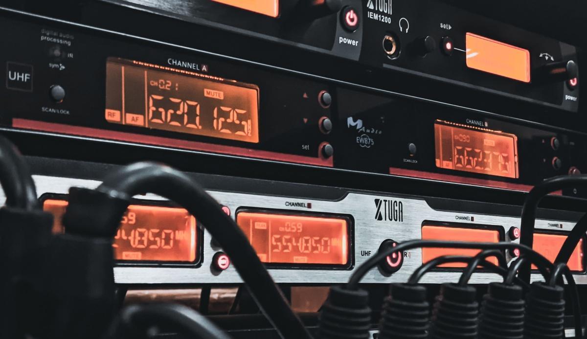 Barix Multicoder M400: transporte de audio profesional por Internet con baja latencia