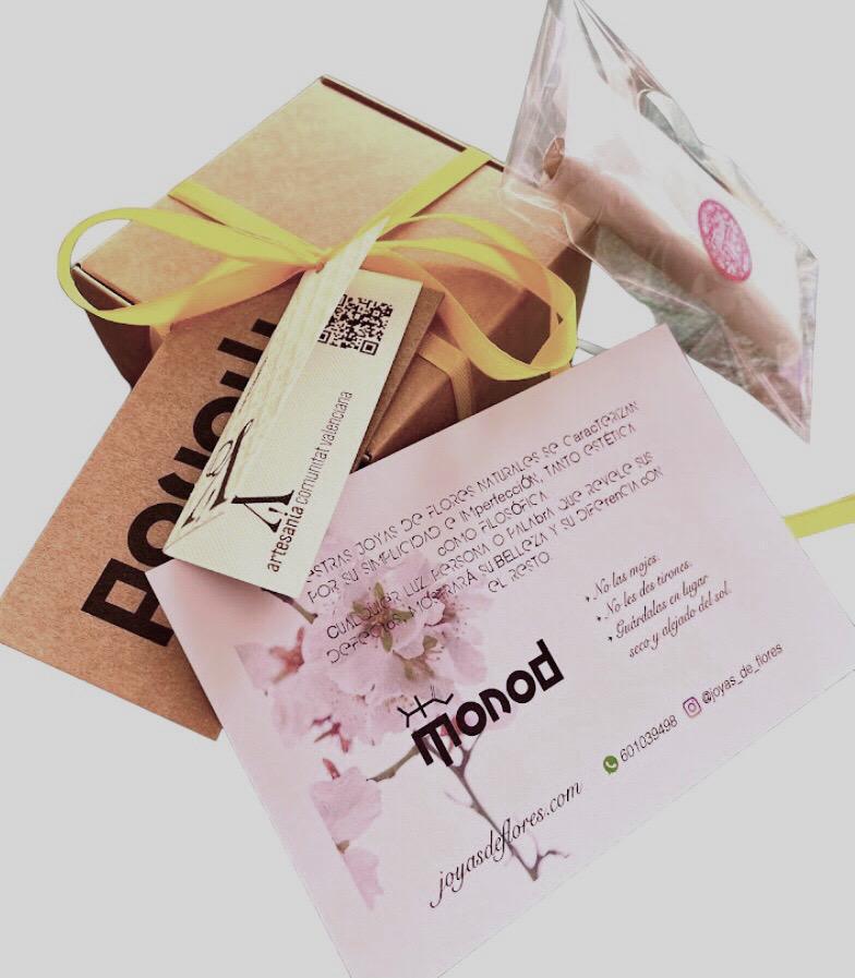 Regalar Joyas y Flores en Navidad: Un Toque de Elegancia y Amor Regalar Joyas y Flores en Navidad: Un Toque de Elegancia y Amor