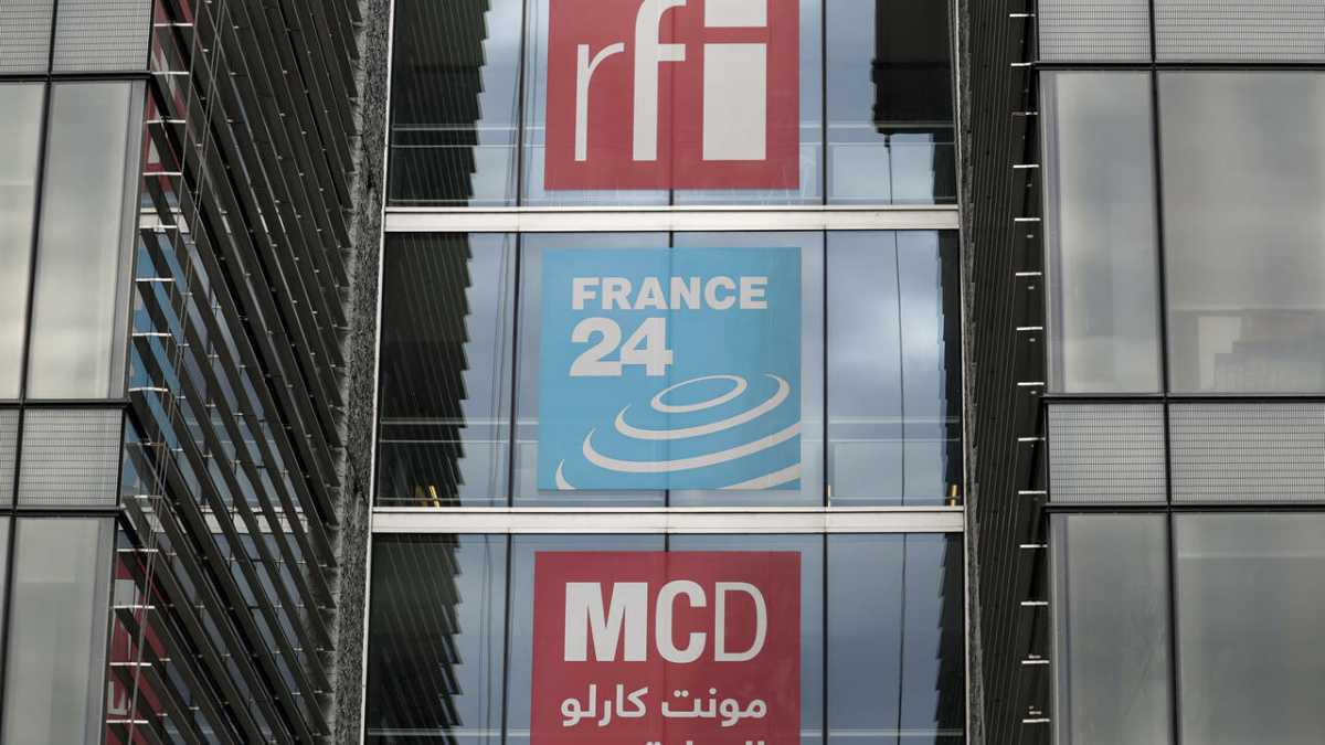 المجلس العسكري في مالي يأمر بوقف بث إذاعة فرنسا الدولية وفرانس 24