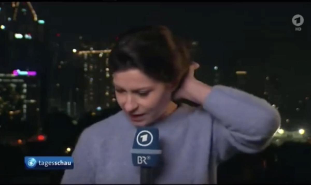 على الهواء مباشرة . صحفية ألمانية تنسى عما كانت تتحدث عنه على الهواء مباشرة . صحفية ألمانية تنسى عما كانت تتحدث عنه