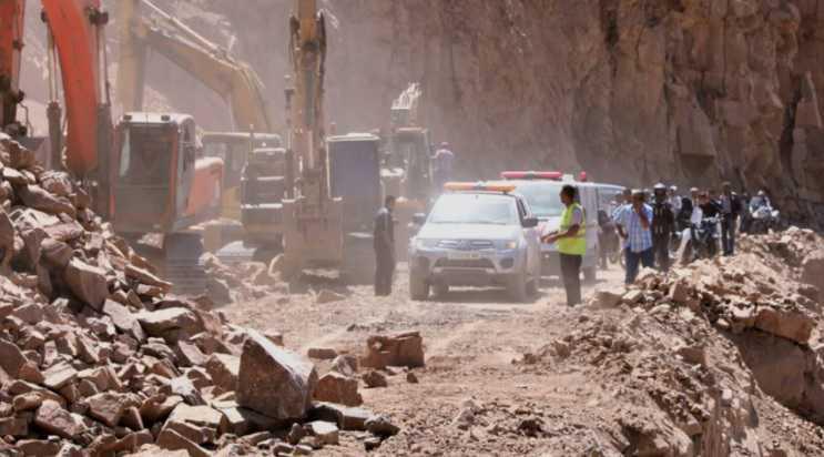 زلزال الحوز.. الطريق الوطنية رقم 7 بين تحناوت وتارودانت مقطوعة في وجه العربات الثقيلة والشاحنات عند النقطة الكيلومترية رقم 284 (بلاغ) زلزال الحوز.. الطريق الوطنية رقم 7 بين تحناوت وتارودانت مقطوعة في وجه العربات الثقيلة والشاحنات عند النقطة الكيلومترية رقم 284 (بلاغ)