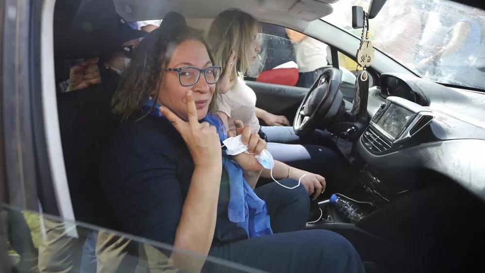 نيابة جزائرية تطلب السجن 10 أعوام للناشطة اميرة بوراوي وثلاثة للصحافي بن جامع نيابة جزائرية تطلب السجن 10 أعوام للناشطة اميرة بوراوي وثلاثة للصحافي بن جامع