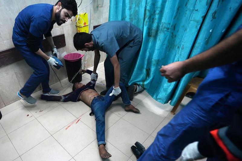 مستشفى في غزة دمره الصراع: مستشفى الشفاء في بؤرة الحرب