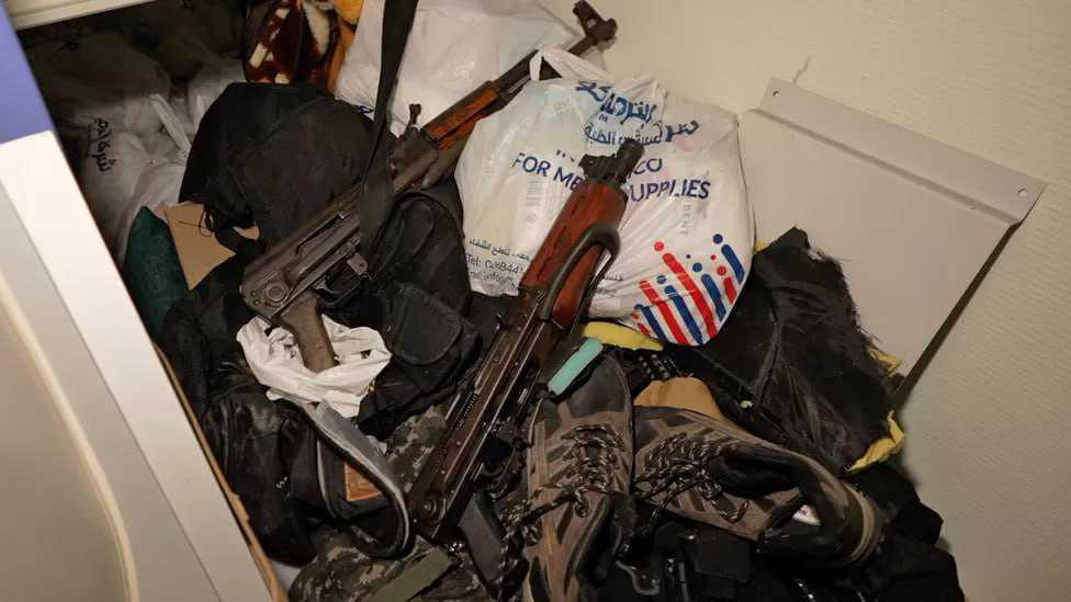 غزة. طاقم البي بي سي يروي ما شاهده بمجمع مستشفى الشفاء غزة. طاقم البي بي سي يروي ما شاهده بمجمع مستشفى الشفاء