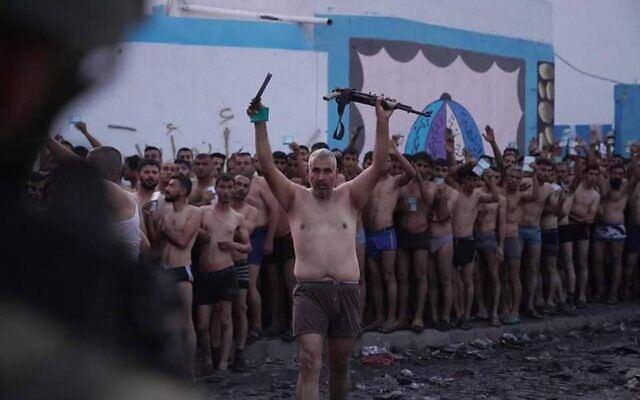 تعرية بشر من غزة ما بين حماس وإسرائيل تعرية بشر من غزة ما بين حماس وإسرائيل