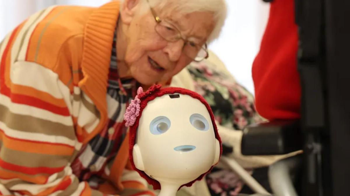 شركة ألمانية ناشئة تشرع في إنتاج أحفاد روبوتيين لدور رعاية المسنين