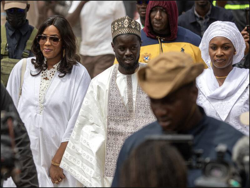 زوجتا رئيس... سابقة يشهدها القصر الرئاسي في السنغال 