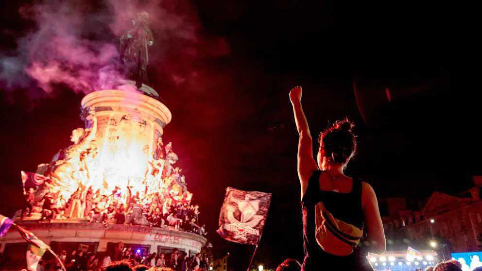 صدمة الصحافة بعد فوز الشعبويين اليمينيين في الجولة الأولى من برلمانيات فرنسا صدمة الصحافة بعد فوز الشعبويين اليمينيين في الجولة الأولى من برلمانيات فرنسا