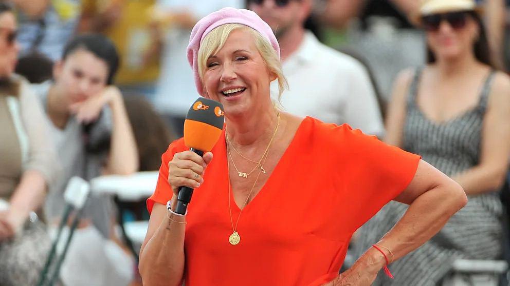 قناة ZDF التلفزيونية الألمانية تمنع مراسلتها من ارتداء قلادة عليها رمز إسرائيل أثناء البث قناة ZDF التلفزيونية الألمانية تمنع مراسلتها من ارتداء قلادة عليها رمز إسرائيل أثناء البث