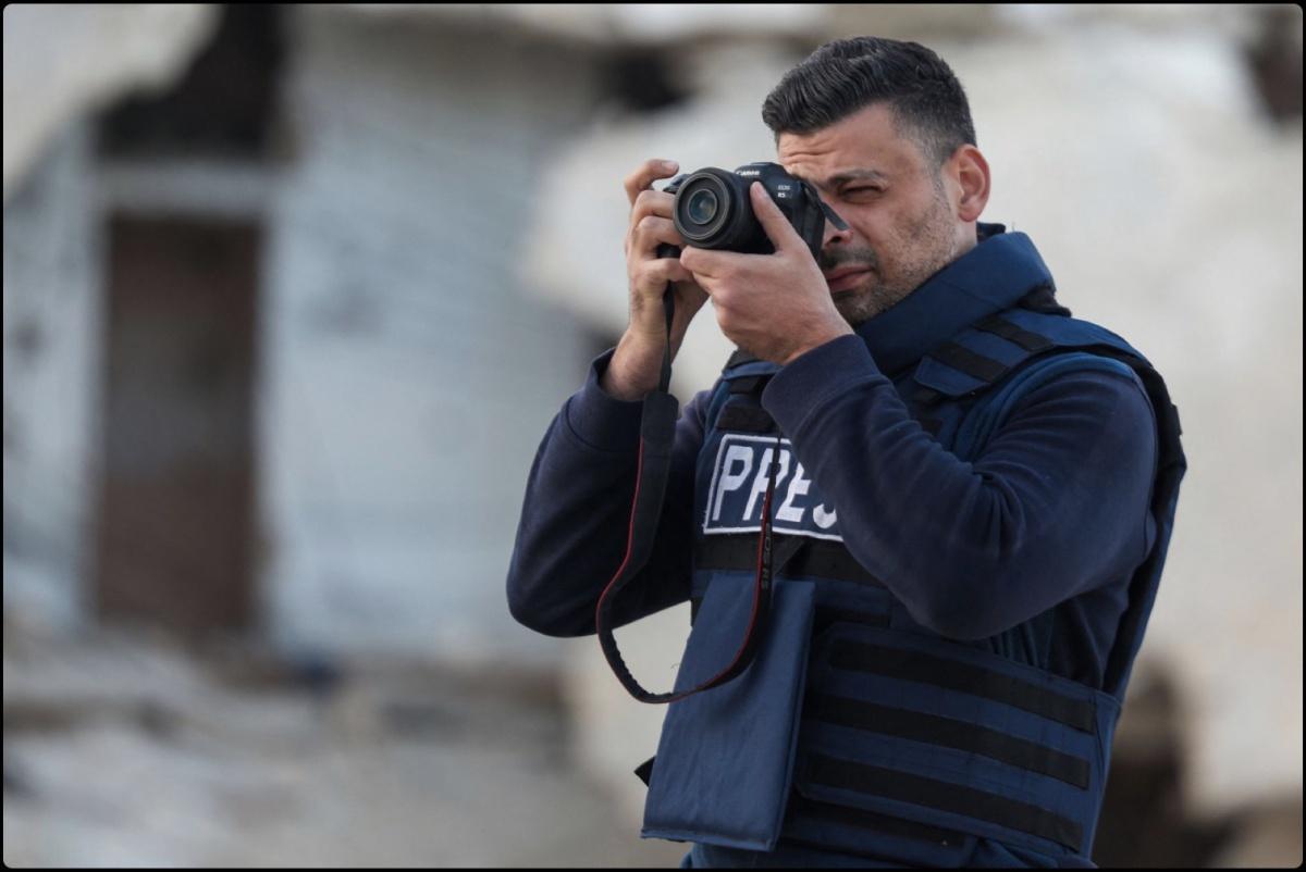 مصرع مصور صحفي سوري بارز في غارة جوية قرب حماة وسط تصاعد المعارك مصرع مصور صحفي سوري بارز في غارة جوية قرب حماة وسط تصاعد المعارك