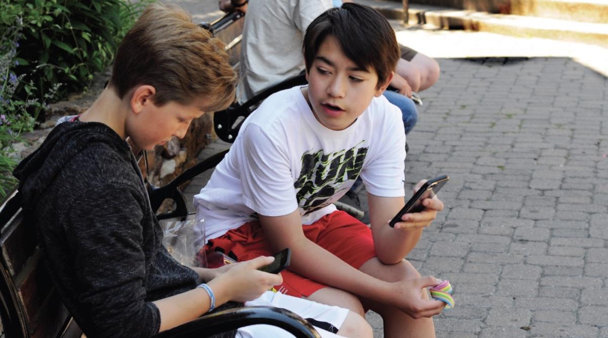 تراجع منصة X بين المراهقين: تحول جذري في المشهد الرقمي تراجع منصة X بين المراهقين: تحول جذري في المشهد الرقمي