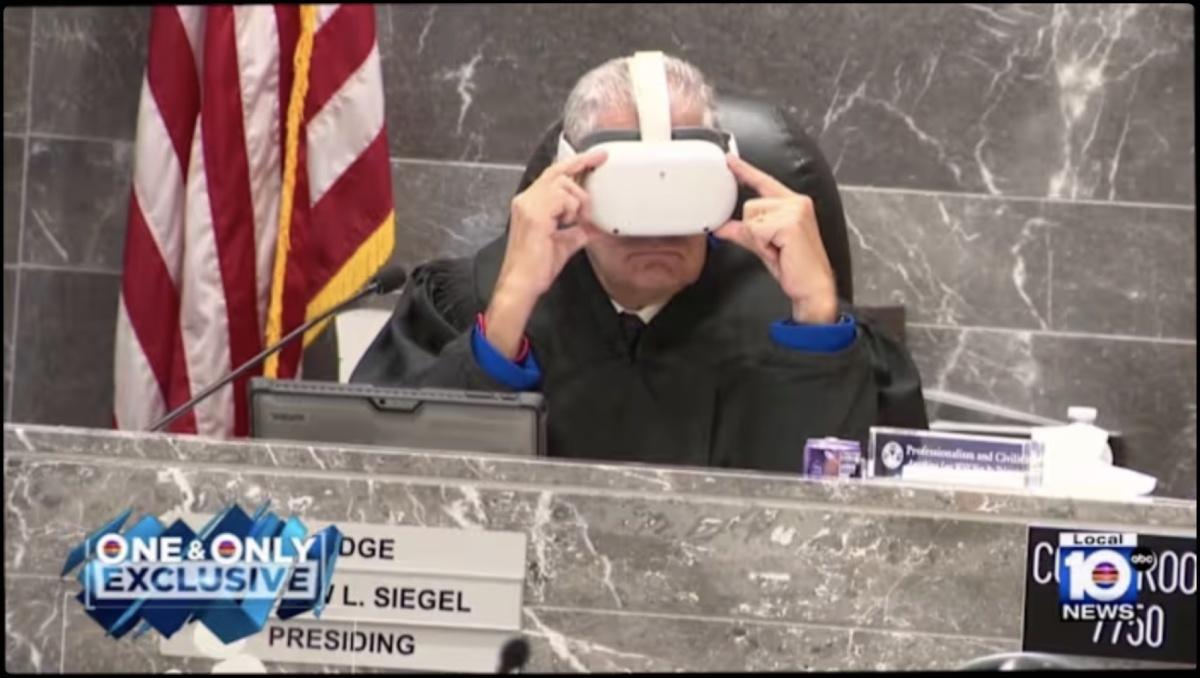 قاضٍ أمريكي يستخدم نظارات الواقع الافتراضي لفهم حقيقة الجريمة قاضٍ أمريكي يستخدم نظارات الواقع الافتراضي لفهم حقيقة الجريمة