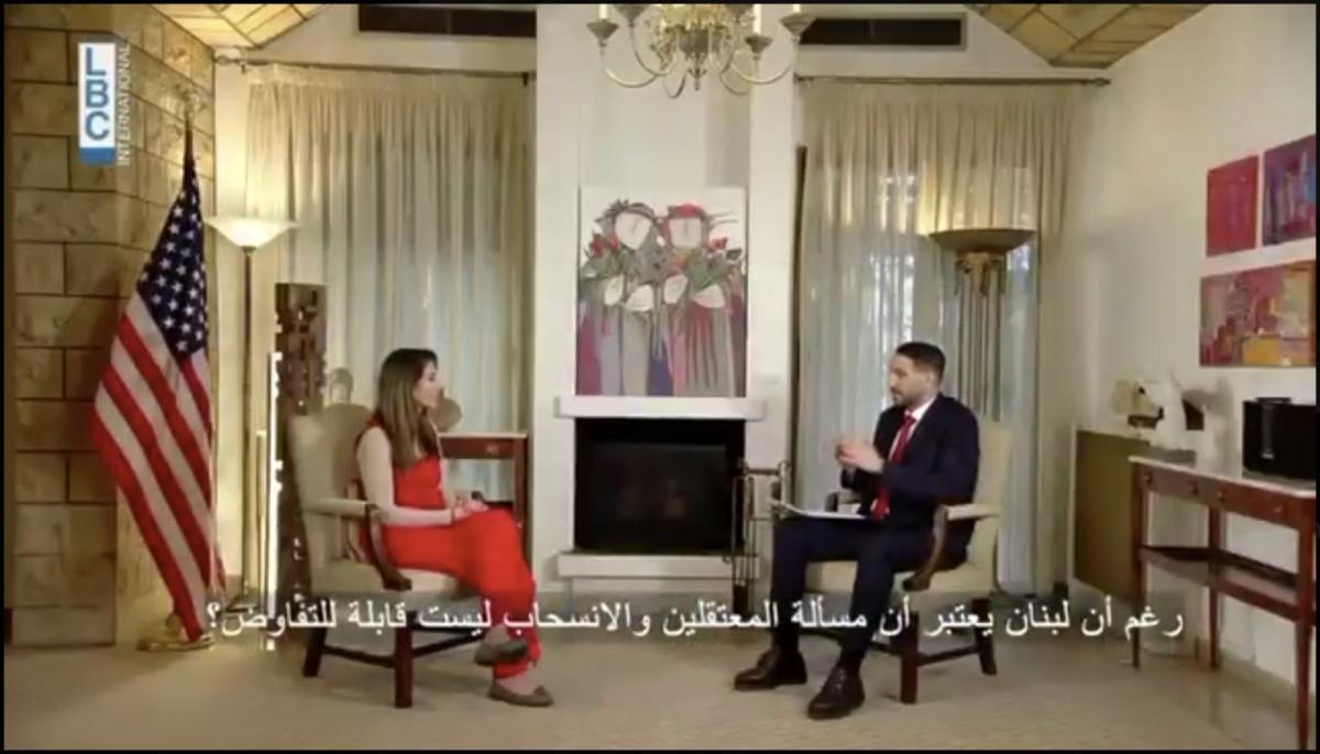 عندما يواجه الصحفي محاوره: دروس من الميدان في عصر المعلومات المفتوحة
