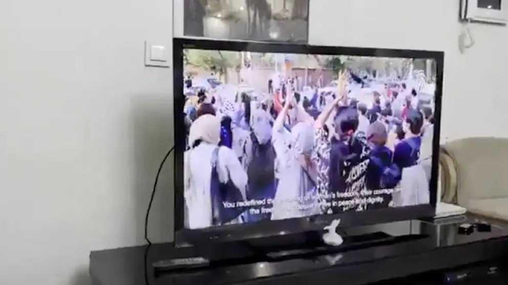 قراصنة يخترقون قناة دعائية إيرانية. السلطات تحجب الإنترنت قراصنة يخترقون قناة دعائية إيرانية. السلطات تحجب الإنترنت