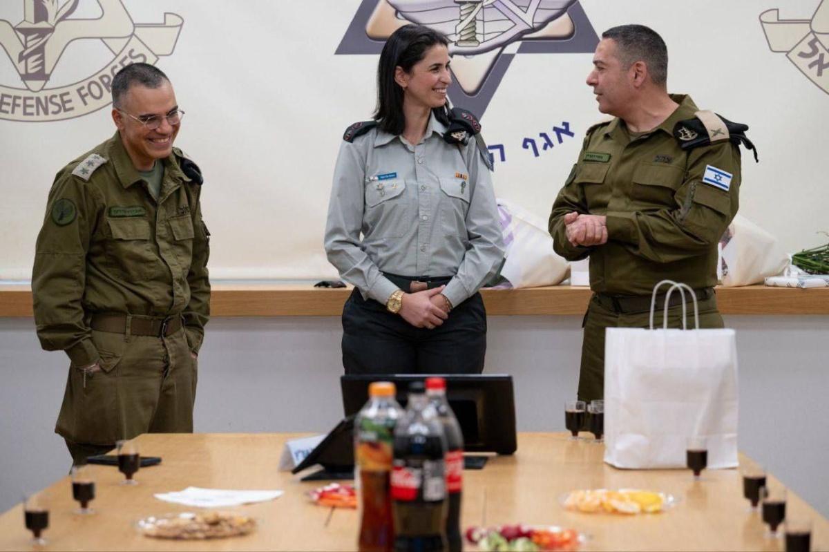 إيلا واوية… ضابطة عربية مسلمة تقود الإعلام العربي في جيش الاحتلال الإسرائيلي. إيلا واوية… ضابطة عربية مسلمة تقود الإعلام العربي في جيش الاحتلال الإسرائيلي.