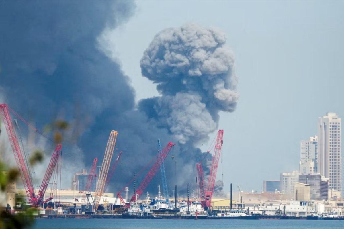 صواريخ إيرانية تستهدف دول الخليج النفطية: مخاوف من تصعيد إقليمي صواريخ إيرانية تستهدف دول الخليج النفطية: مخاوف من تصعيد إقليمي