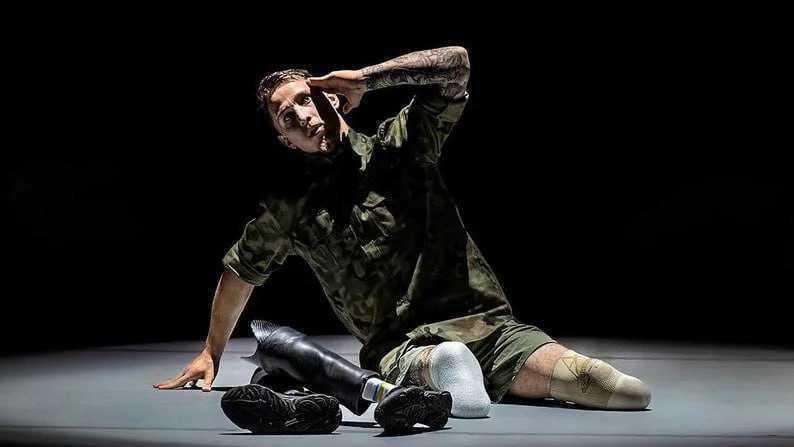 محارب أوكراني يرقص باليه بدون أرجل