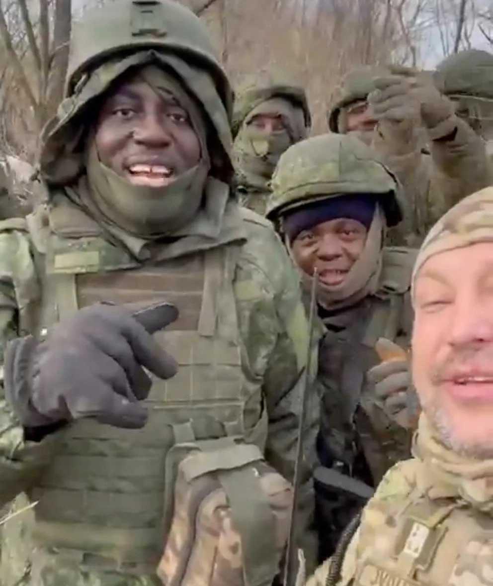 كينيا تتهم روسيا بتجنيد مواطنيها للقتال في أوكرانيا كـ«وقود مدافع»