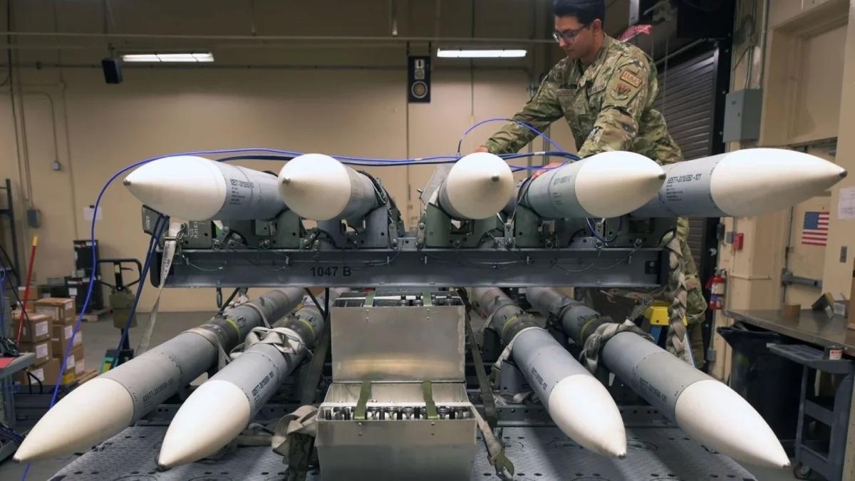 البنتاغون يفتح صفحة جديدة في التعاون العسكري مع المغرب عبر صفقة 500 قنبلة موجهة بدقة البنتاغون يفتح صفحة جديدة في التعاون العسكري مع المغرب عبر صفقة 500 قنبلة موجهة بدقة