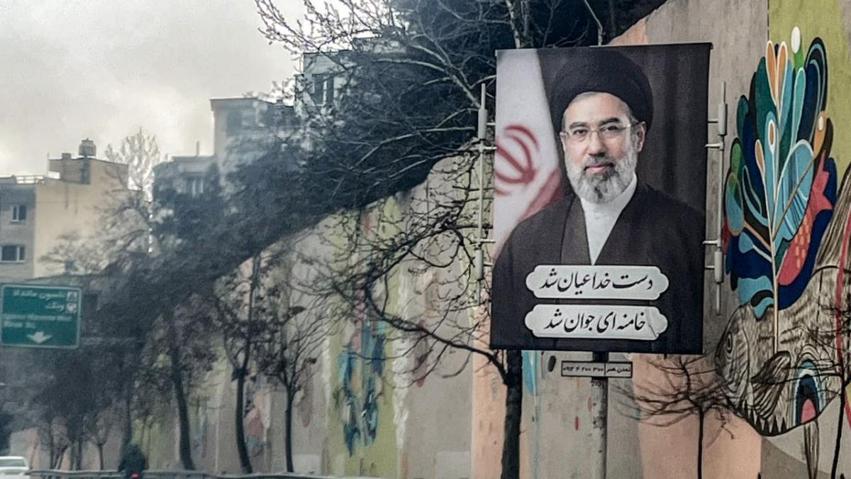 من الظلال: مجتبى خامنئي يدير استراتيجية إيران الحربية رغم غيابه عن الأنظار من الظلال: مجتبى خامنئي يدير استراتيجية إيران الحربية رغم غيابه عن الأنظار