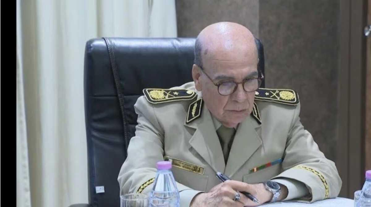 الجزائر تعفي الجنرال عبد القادر آيت وعرابي من رئاسة الأمن الداخلي الجزائر تعفي الجنرال عبد القادر آيت وعرابي من رئاسة الأمن الداخلي