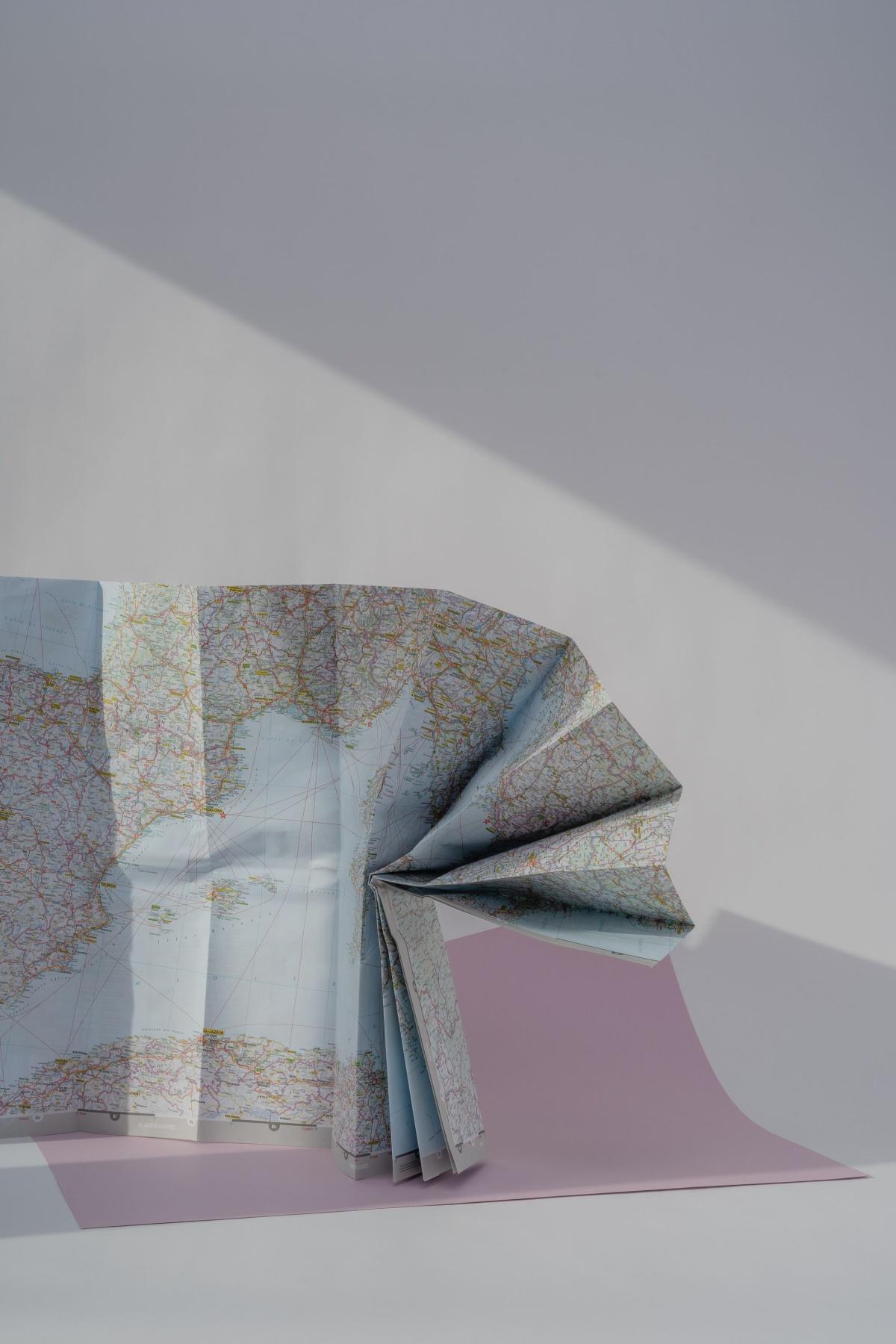 كيف تُزيّف الخرائط الوعي التاريخي؟ الإسقاط والألوان في خدمة السرديات المهيمنة