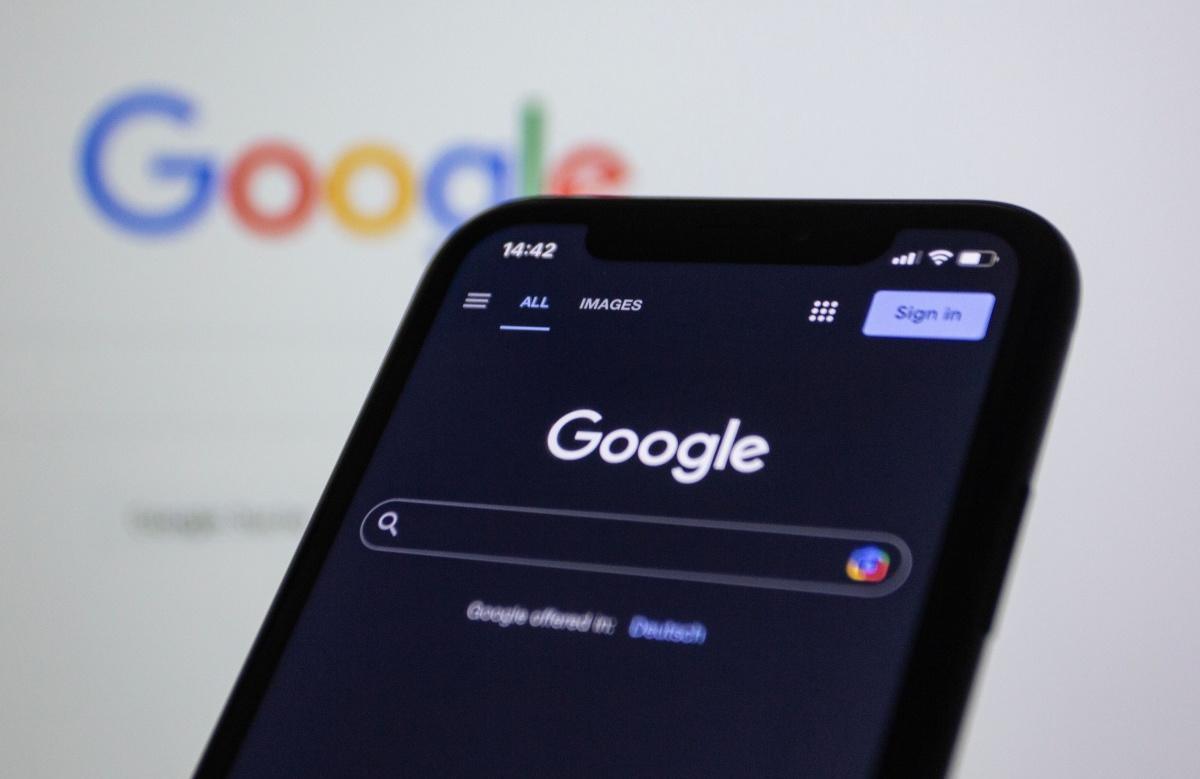 ملخصات غوغل بالذكاء الاصطناعي تهدد زيارات المواقع الإعلامية