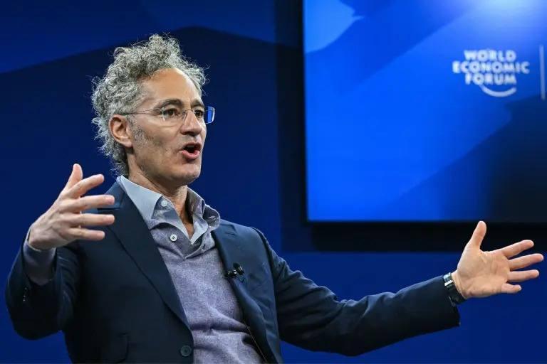 هل يستطيع الذكاء الاصطناعي توقّع أفكارنا؟ رئيس «بالانتير» يدعو إلى ضبط قدرات التنبؤ بالسلوك